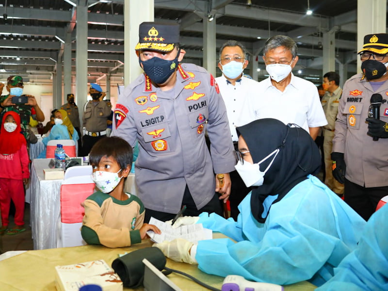 Sigit merincikan,sebanyak 836.045 vaksin diberikan untuk dosis pertama dan kedua. Kemudian 264.611 vaksin diberikan untuk dosis ketiga.