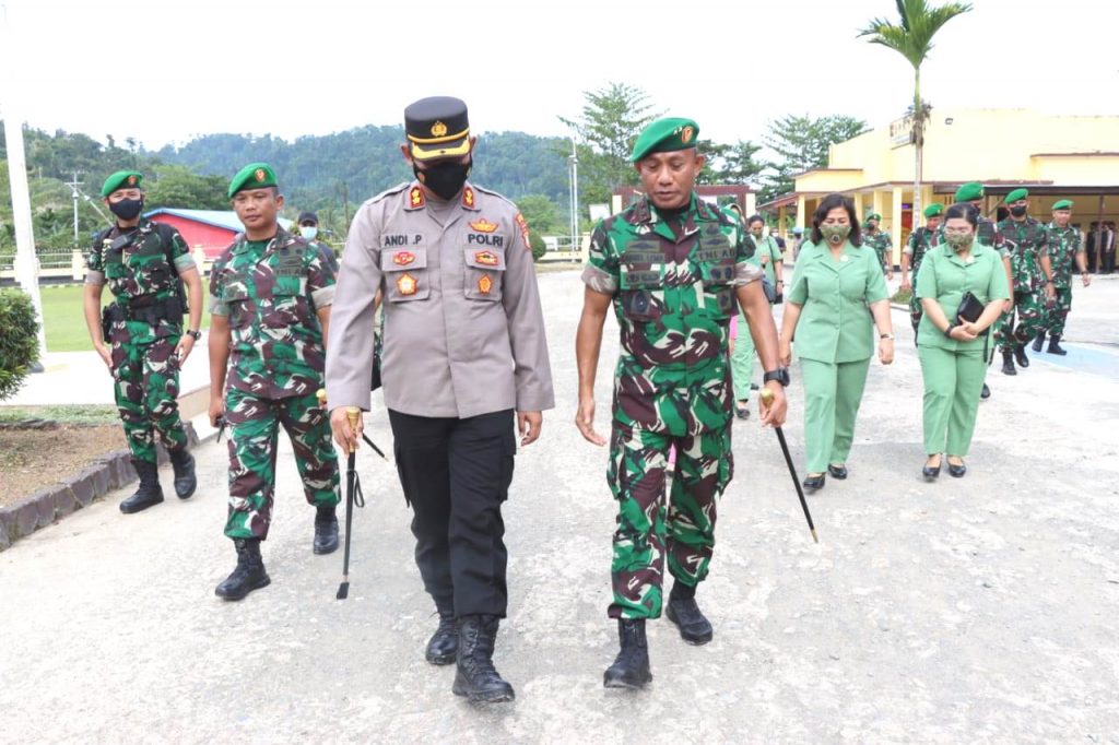 Tingkatkan Sinergitas TNI-Polri,Kapolres Raja Ampat Sambut Kunjungan Kehormatan Pangdam XVIII Kasuari