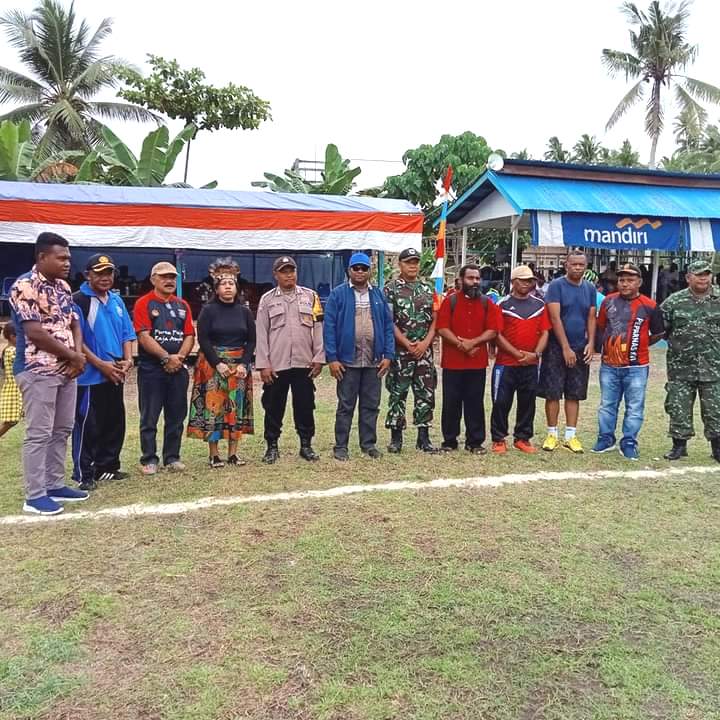 Wakil Bupati Raja Ampat Resmi membuka Turnamen Sepakbola Wombon CUP I Distrik Kofiau