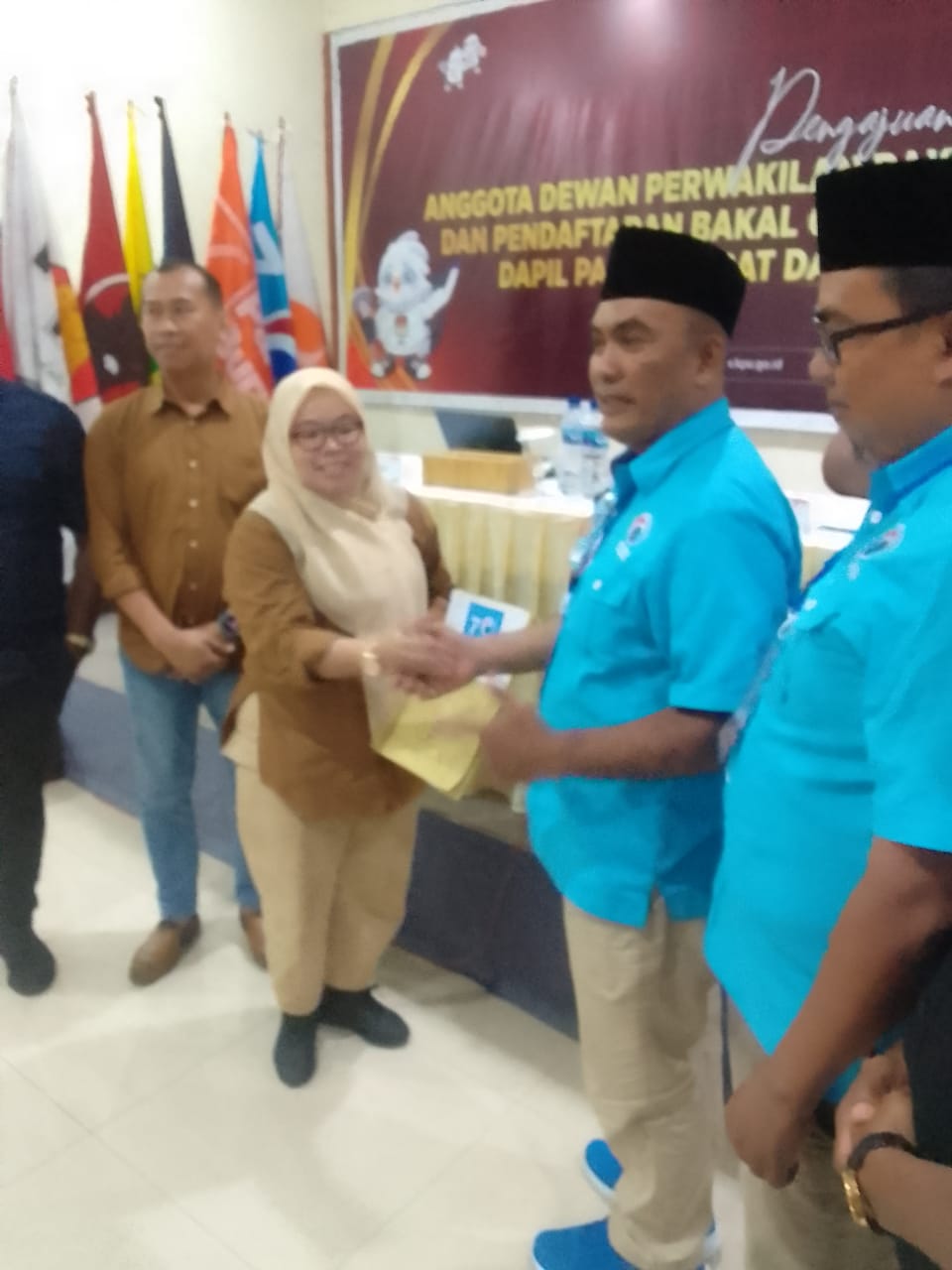 DPW Partai Gelora PBD Serahkan Daftar Bacaleg ke KPU
