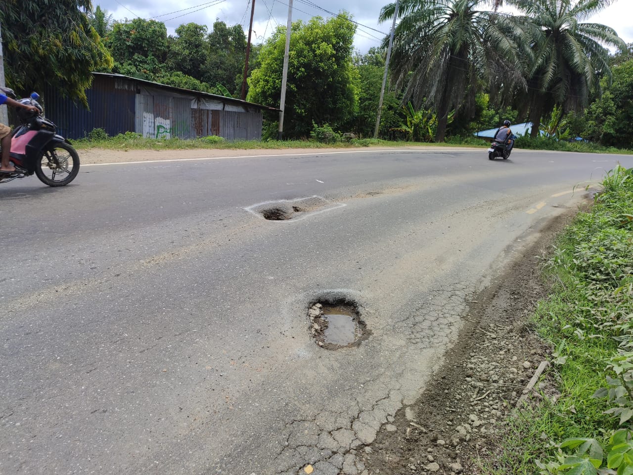 Jalan Rusak di Kilometer 17 Sorong,Warga Minta PJN II Segera Bertindak