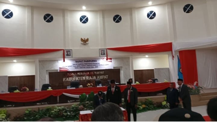 Rapat Paripurna DPRK Raja Ampat Berlangsung Tanpa Kehadiran ORMAS