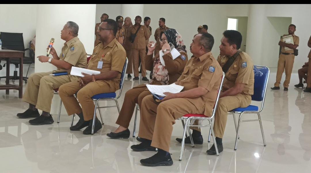 Kepala BPKAD Raja Ampat Saat memberikan Penjelasan Terkait TPP Guru di Raja Ampat