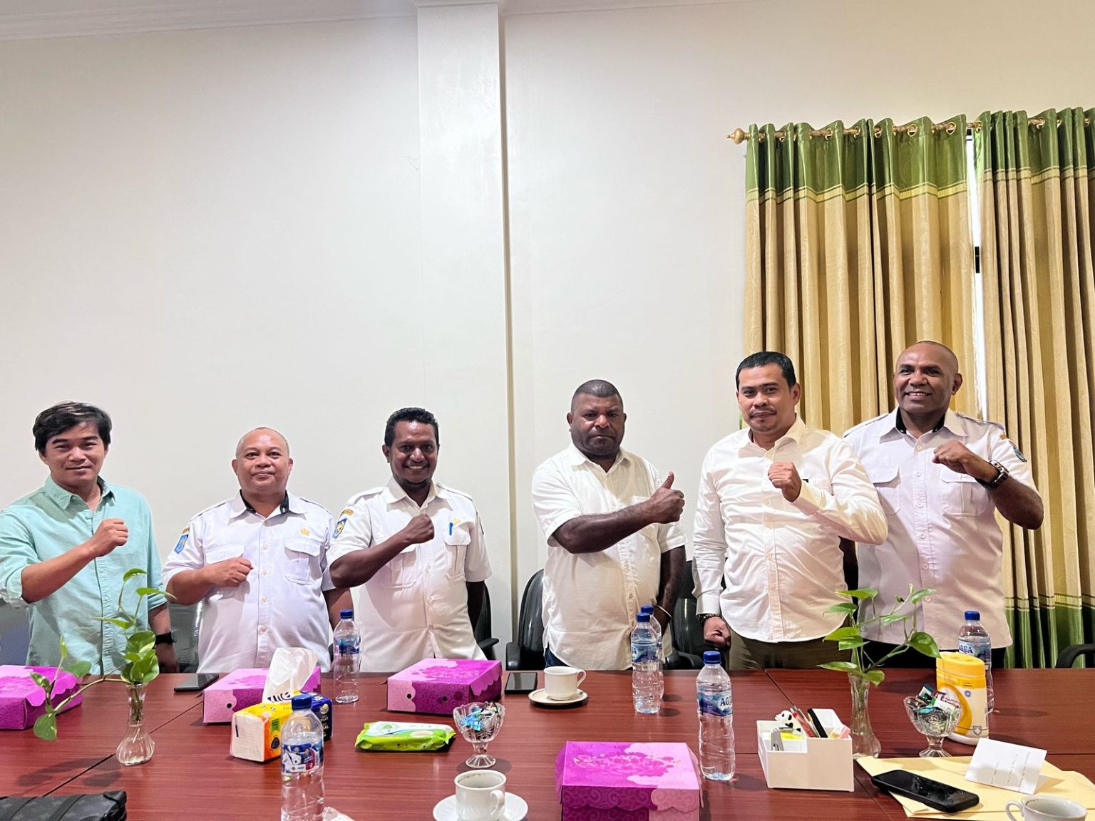 Foto rapat dengar pendapat DPR Papua Barat bersama Dinas PUPR tanpa kehadiran BWS Papua Barat.