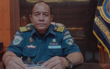 Kepala Kantor Unit Penyelenggara Pelabuhan (KUPP) Kelas II Raja Ampat, Nurdin Marpaung, memberikan klarifikasi terkait kapal kargo yang kandas di perairan Pulau Wai.