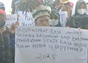 Puluhan Warga Raja Ampat Gelar Aksi Tuntut Pergantian Sekda Yusuf Salim
