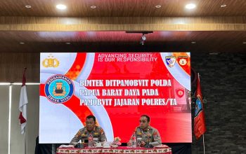 Dirpamobvit Polda Papua Barat Daya Kombes Pol Irwan Sunuddin saat membuka Bimtek Pamobvit jajaran Polres di Sorong